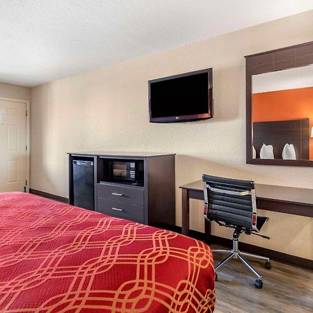 Econo Lodge Near Lackland Air Force Base-Seaworld San Antonio Exterior photo
