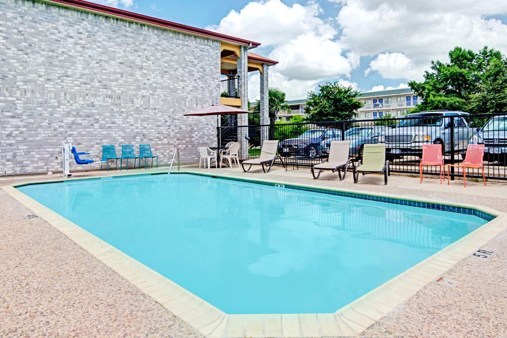 Econo Lodge Near Lackland Air Force Base-Seaworld San Antonio Exterior photo