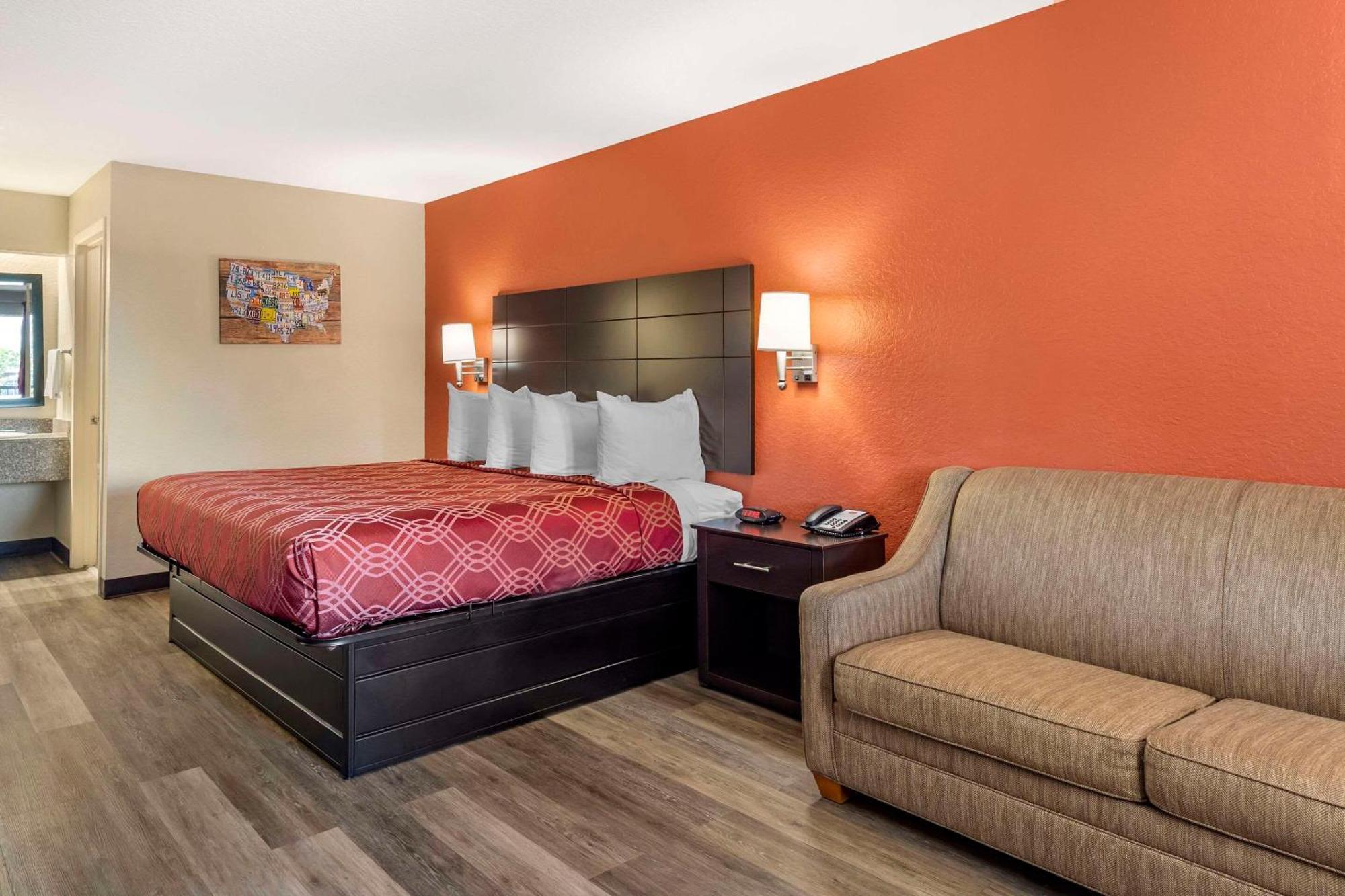 Econo Lodge Near Lackland Air Force Base-Seaworld San Antonio Exterior photo