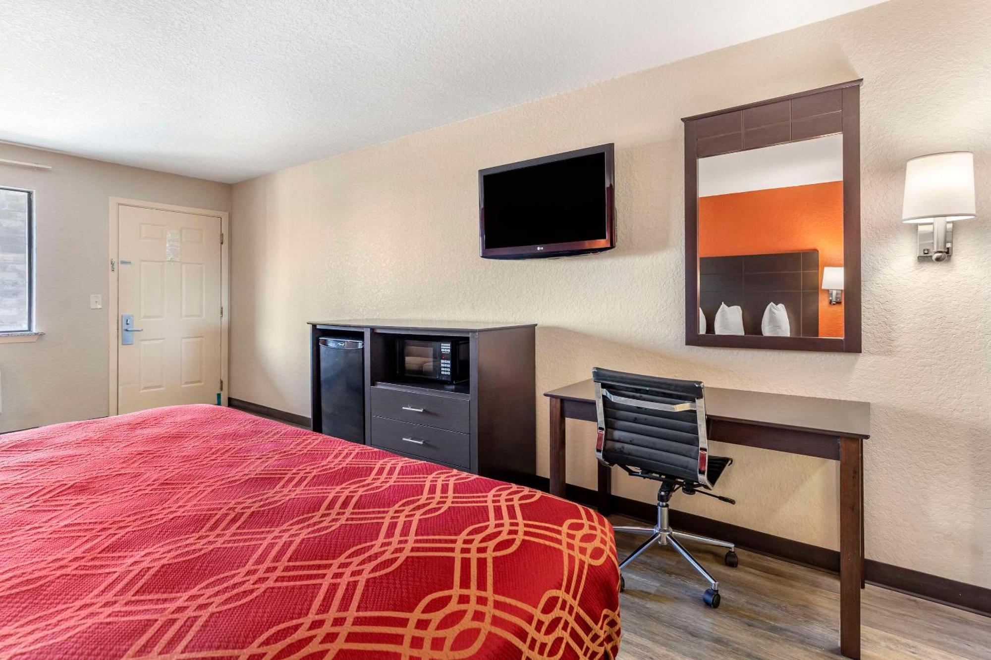 Econo Lodge Near Lackland Air Force Base-Seaworld San Antonio Exterior photo