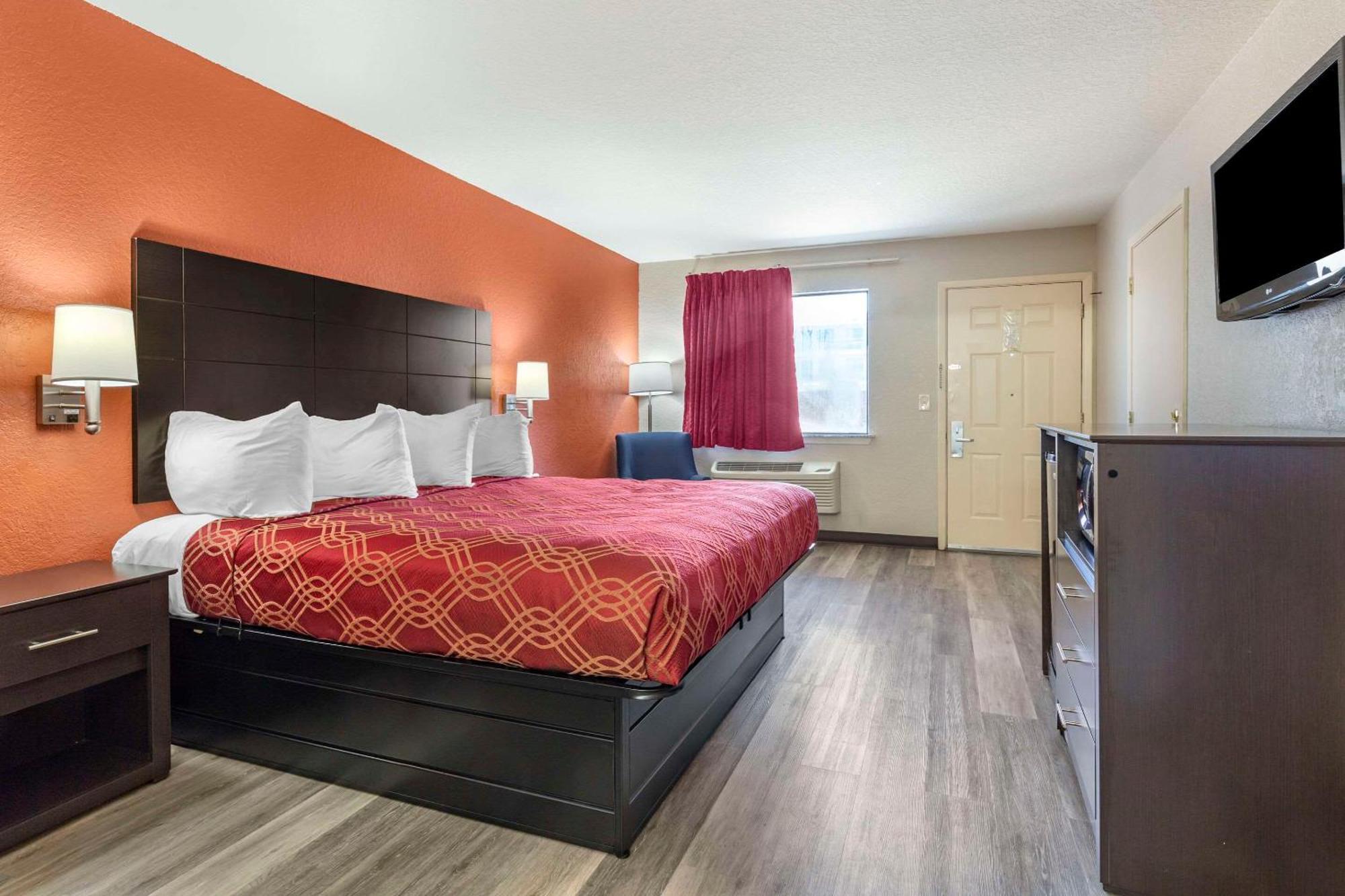Econo Lodge Near Lackland Air Force Base-Seaworld San Antonio Exterior photo