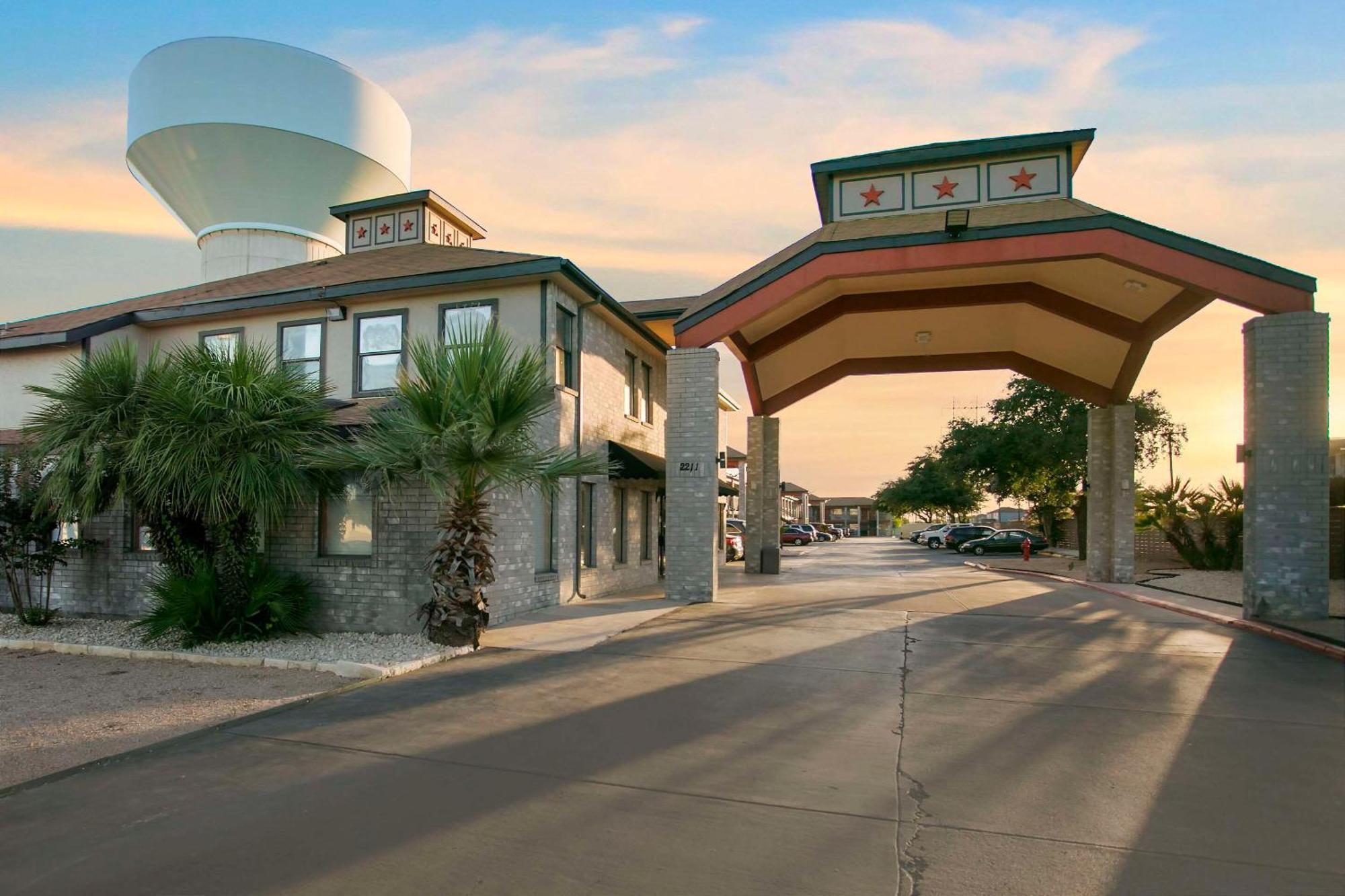 Econo Lodge Near Lackland Air Force Base-Seaworld San Antonio Exterior photo