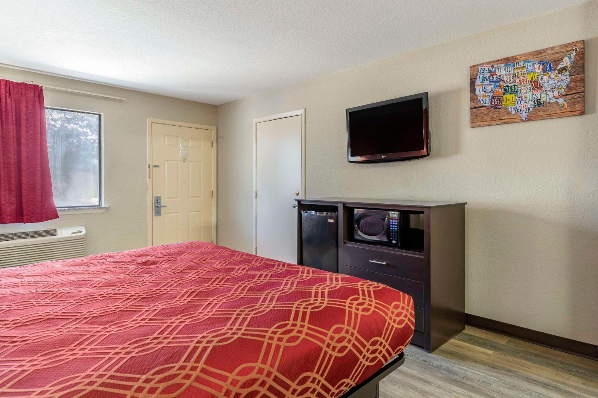 Econo Lodge Near Lackland Air Force Base-Seaworld San Antonio Exterior photo