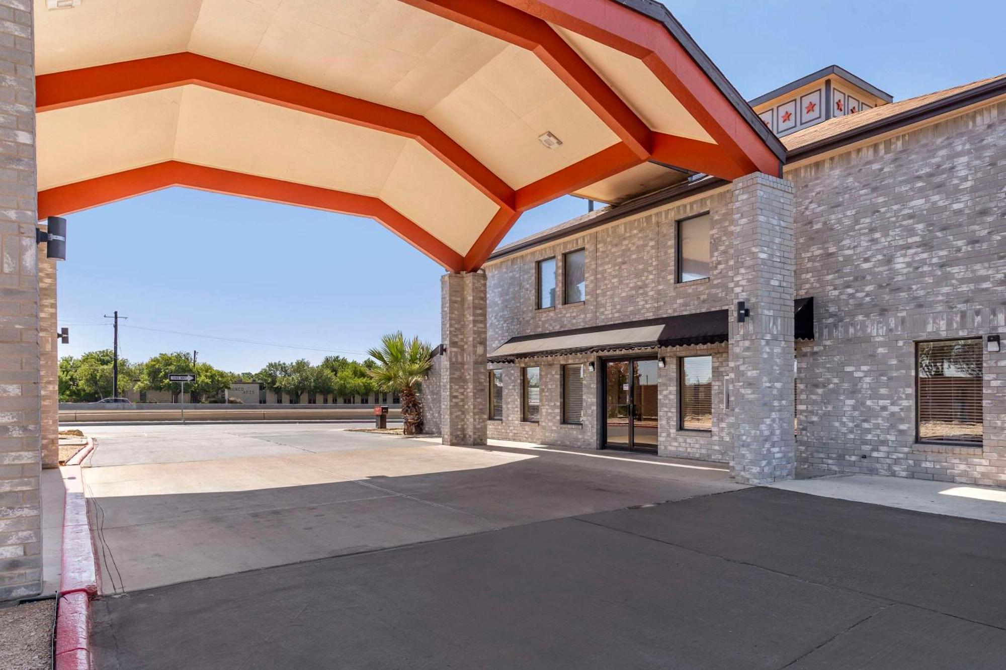 Econo Lodge Near Lackland Air Force Base-Seaworld San Antonio Exterior photo