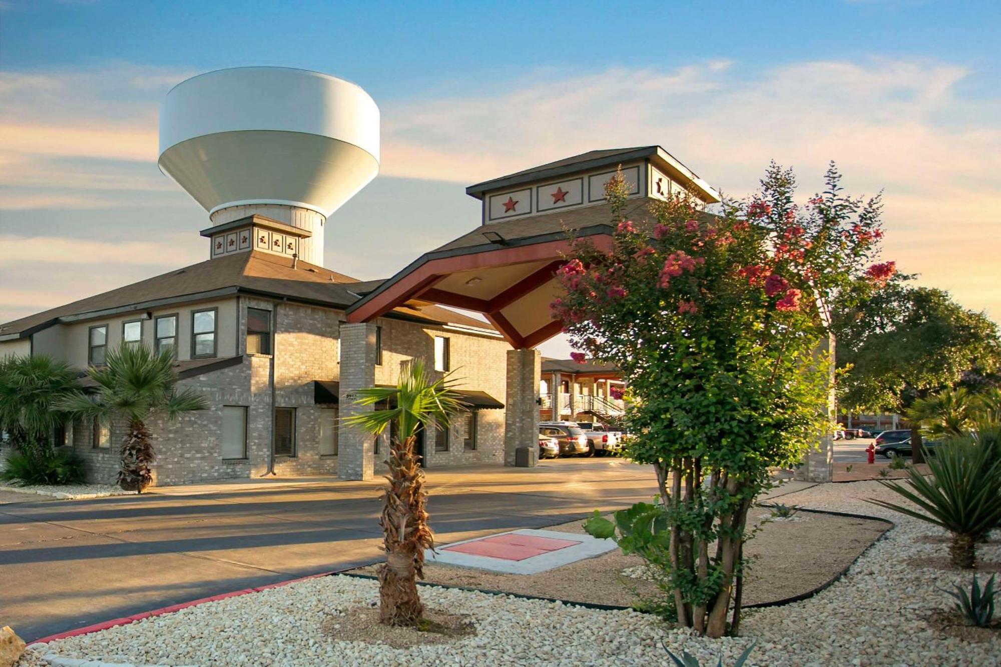 Econo Lodge Near Lackland Air Force Base-Seaworld San Antonio Exterior photo
