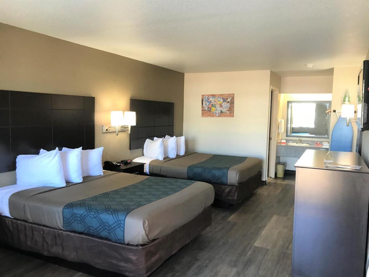 Econo Lodge Near Lackland Air Force Base-Seaworld San Antonio Exterior photo